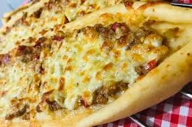 Kıymalı Kaşarlı Pide